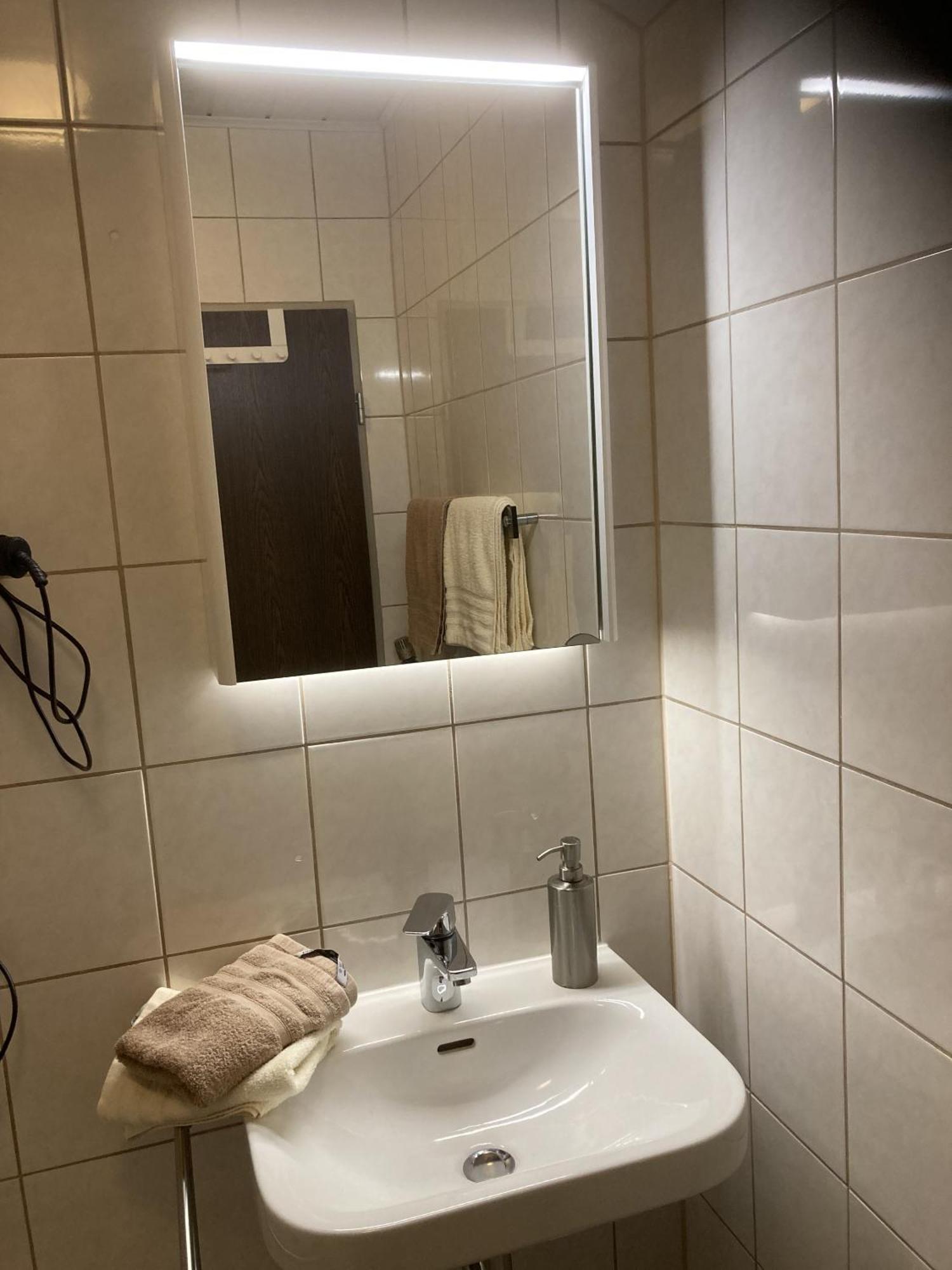 Huus Stoertebeker Bed and Breakfast Dornumersiel Værelse billede